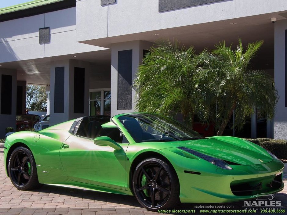 Ferrari 458 Spider cu vopsea de 27.000 dolari