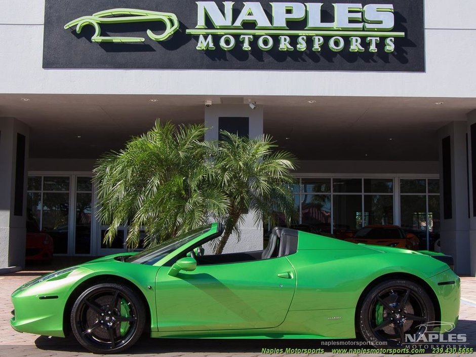 Ferrari 458 Spider cu vopsea de 27.000 dolari