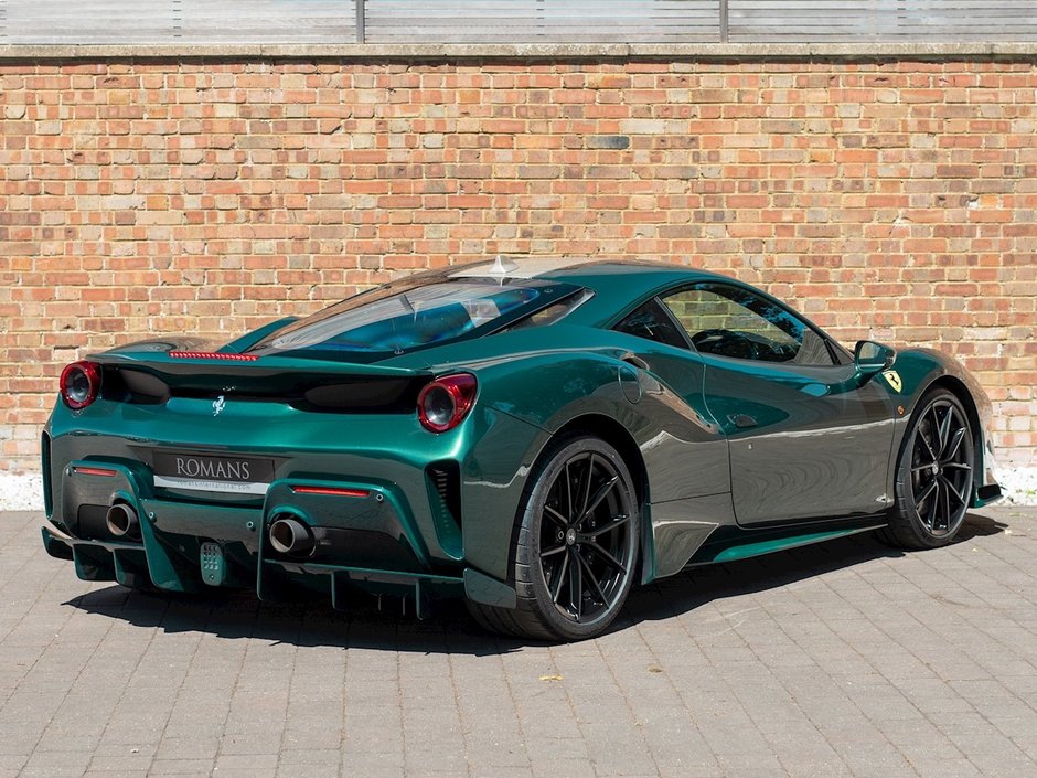 Ferrari 488 Pista in Verde Scuro