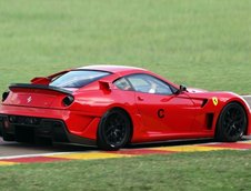 Ferrari 599XX a fost surprins in teste pe circuitul Fiorano