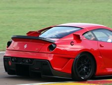 Ferrari 599XX a fost surprins in teste pe circuitul Fiorano