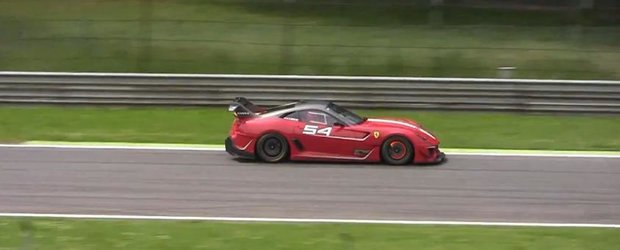 Ferrari 599XX Evolution la joaca printre sunete demonice de evacuare!