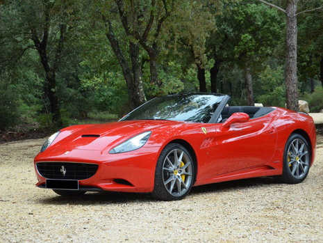 Ferrari California cu transmisie manuala