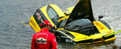 Accident de 1.5 milioane de dolari - Ferrari Enzo la apa