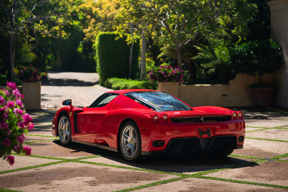 Ferrari Enzo vandut la licitatie online