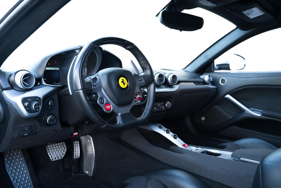 Ferrari F12 detinut de Jason Statham