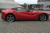 Ferrari F12 lovit de vanzare