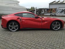 Ferrari F12 lovit de vanzare