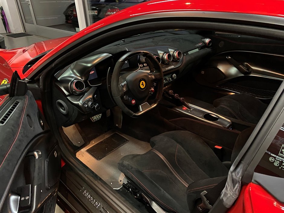 Ferrari F12tdf de vanzare