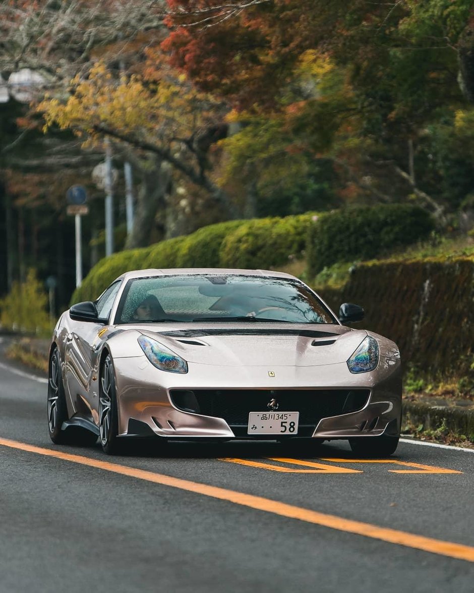 Ferrari F12tdf in Bronzo Masaru