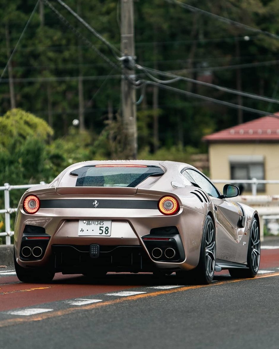 Ferrari F12tdf in Bronzo Masaru