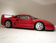 Ferrari F40 cu interior din piele