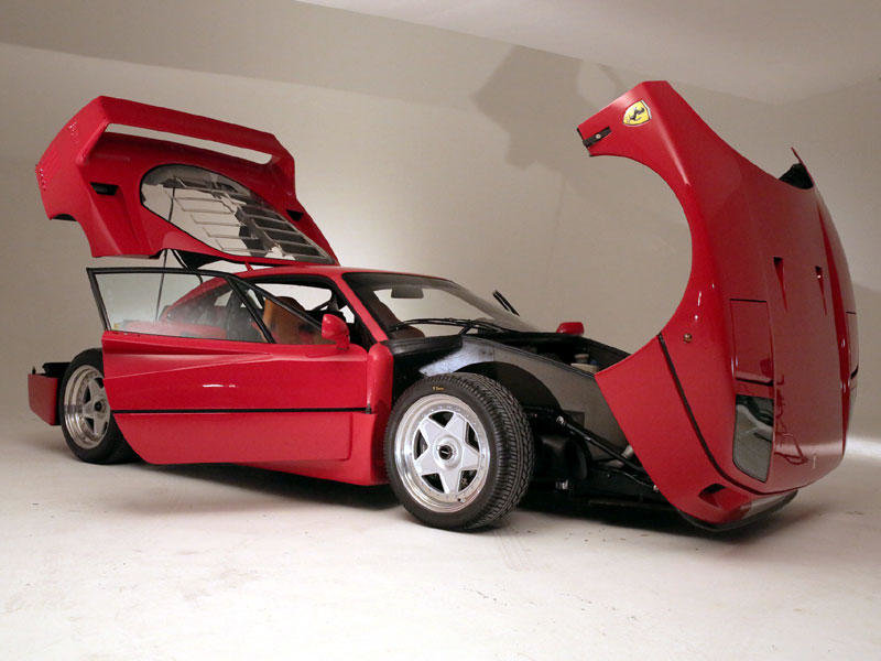 Ferrari F40 cu interior din piele