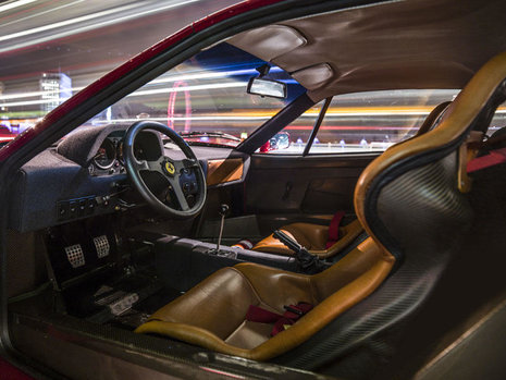 Ferrari F40 cu interior din piele