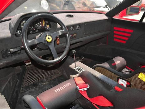 Ferrari F40 LM de strada
