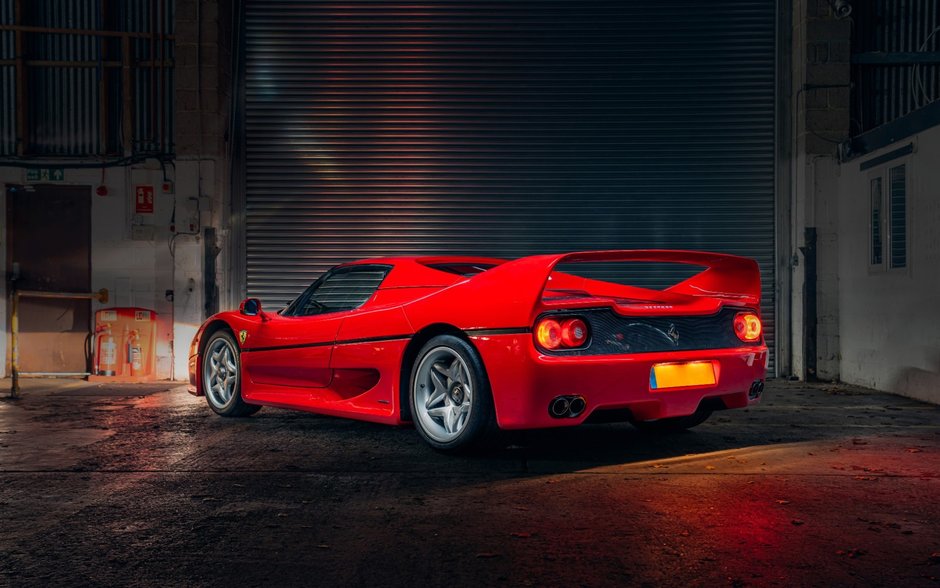 Ferrari F50 cu volan pe dreapta