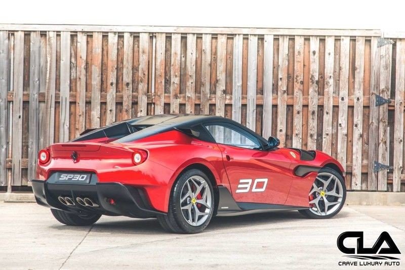 Ferrari SP30 de vanzare