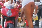 Fete si masini
