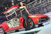 Fetele de la Geneva Motor Show 2013