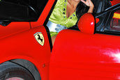 Fetele iubesc Ferrari Testarossa