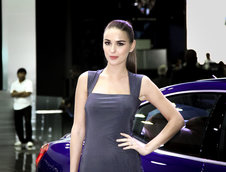 Fetele Salonului Auto International de la Dubai 2015