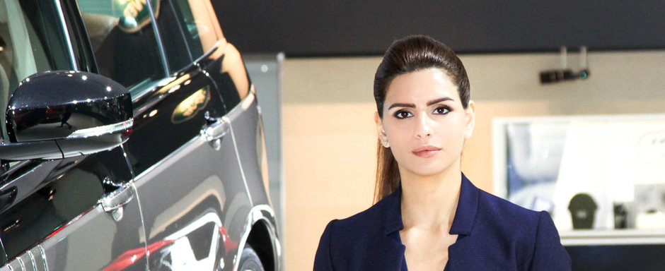 Fetele Salonului Auto International de la Dubai 2015 sunt sexy si... imbracate