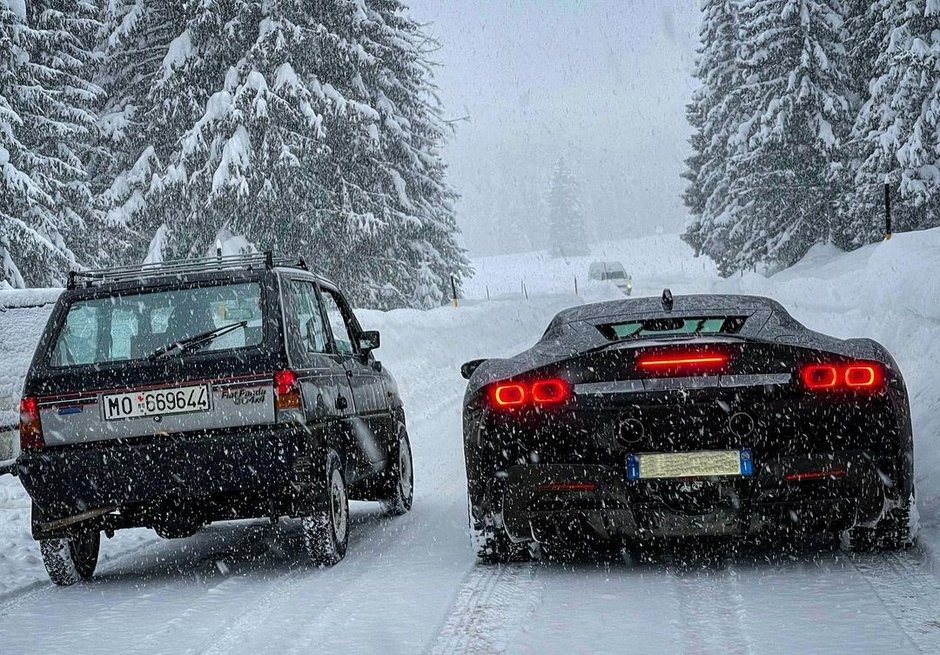 Fiat Panda 4x4 vs Ferrari SF90 Stradale