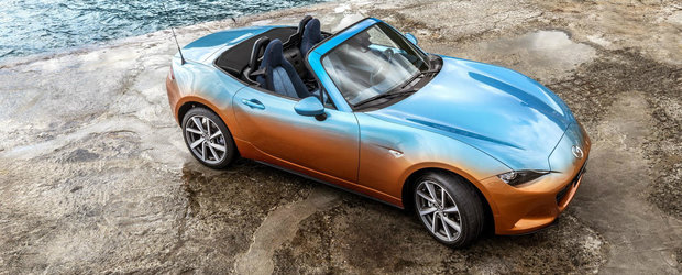 Fie ca-i caroseria in doua culori sau interiorul imbracat in... denim, nu ai cum sa nu iubesti aceasta Mazda MX-5