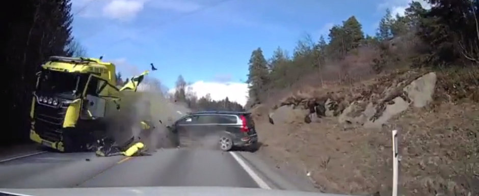 Filmul ASTA e cea mai buna "reclama" pentru Volvo. Dovada ca suedezii fac cele mai sigure masini din toata lumea Filmul ASTA e cea mai buna "reclama" pentru Volvo. Dovada ca suedezii fac cele mai sigure masini din toata lumea