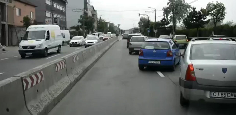 Filmul asta in care soferii ii fac loc ambulantei face Clujul sa para din alta tara Filmul asta in care soferii ii fac loc ambulantei face Clujul sa para din alta tara