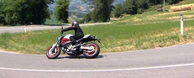 Filmul care te va face sa-ti iei un Ducati Monster 821