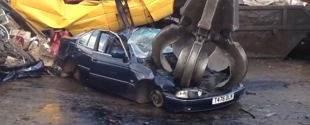 Filmul care te va intrista: cum este macelarit un BMW 540i