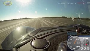 Filmul recordului realizat de Hennessey Venom GT: cum arata 435 km/h