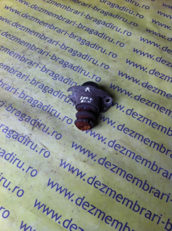 Flansa amortizor spate dreapta Volkswagen VW Bora [1998 - 2005] Sedan 1.6 16V MT (105 hp) (1J2)