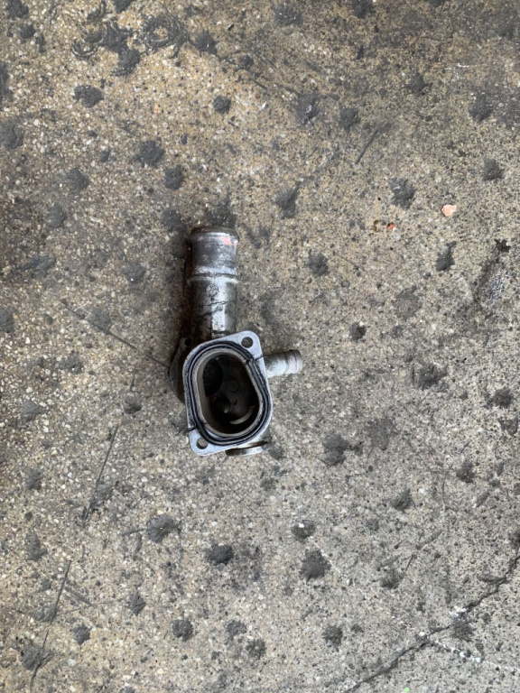 Flansa apa Volkswagen Bora [1998 - 2005] Sedan 1.9 TDI MT (150 hp) (1J2)