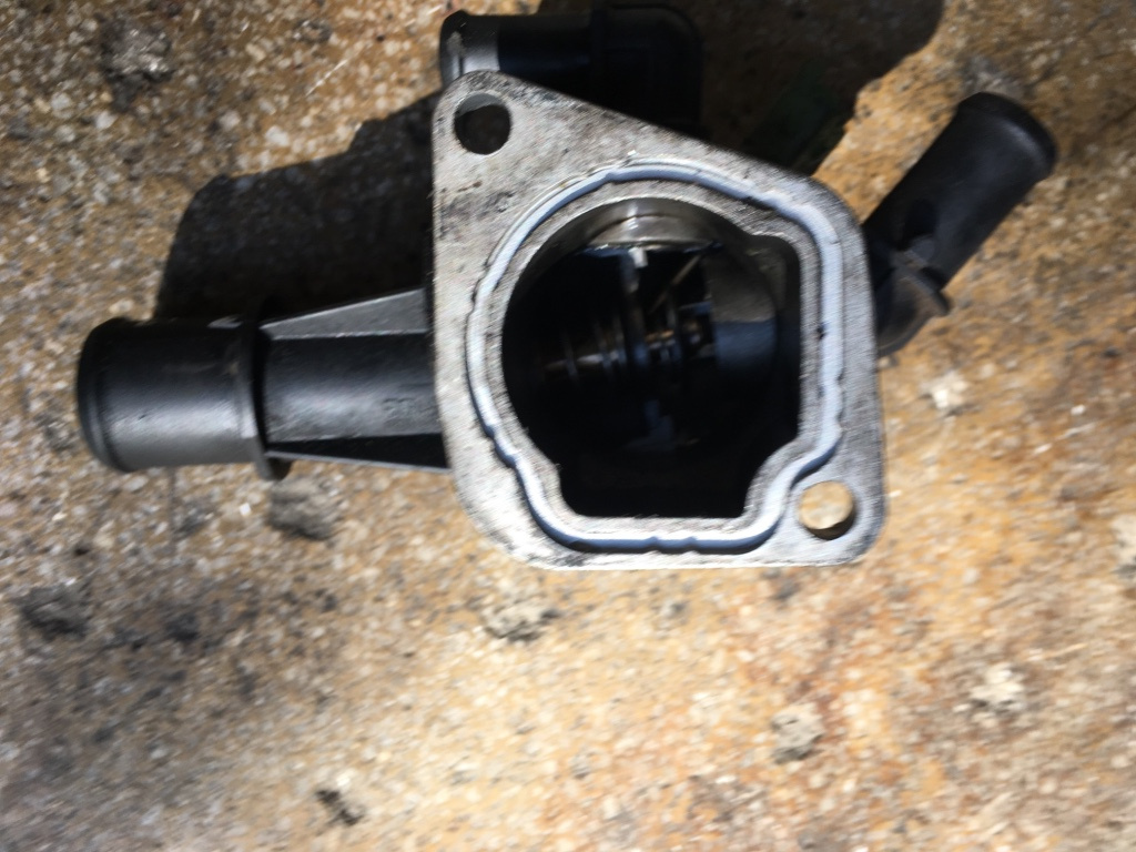 Flansa cu termostat Opel Corsa C [facelift] [2003 - 2006] Hatchback 5-usi (F08 F68)