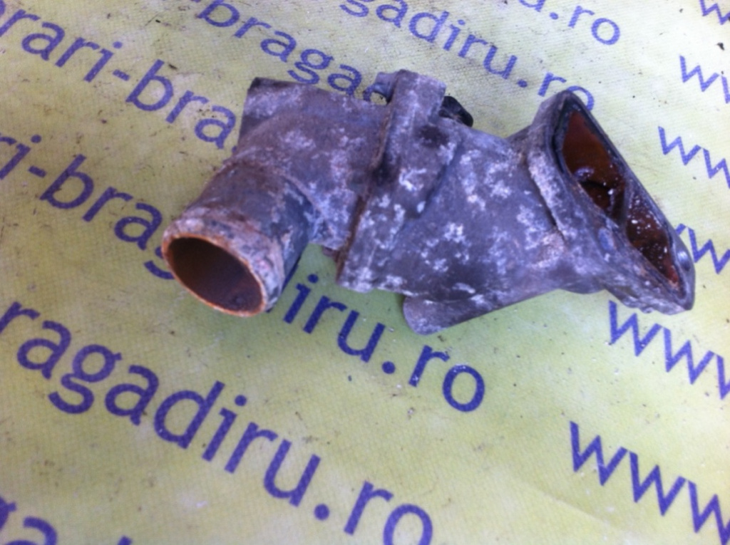 Flansa cu termostat Opel Zafira A [facelift] [2003 - 2005] Minivan 5-usi 1.6 MT (101 hp) (F75_)