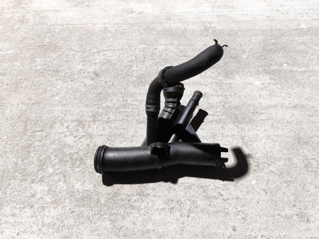 Flansa lichid racire 04L121026F Seat Leon 1.6 TDI an fab. 2012 - 2020