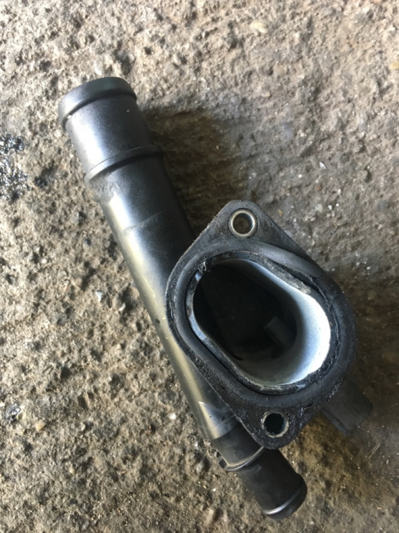Flansa lichid racire Volkswagen VW Passat B6 [2005 - 2010] wagon 5-usi 2.0 TDI MT (140 hp) (3C5)