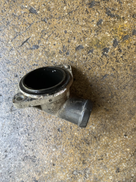 Flansa termostat Volkswagen Passat B5 [1996 - 2000] Sedan 4-usi 1.8 MT (150 hp) (3B2) 1.8T 20V