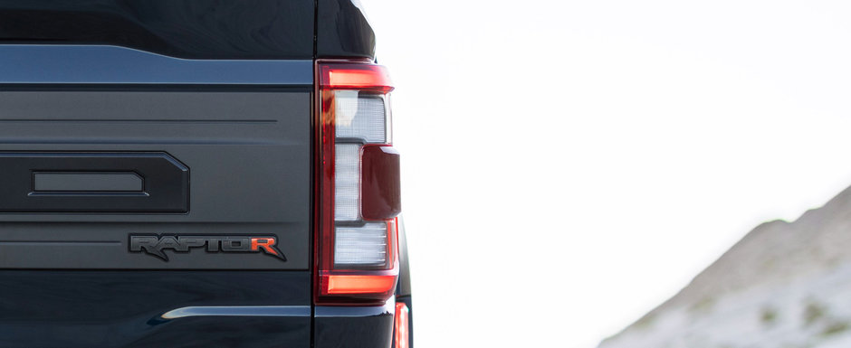 Ford a lansat masina asteptata de toata lumea. Fa cunostinta cu noul F-150 Raptor R, camioneta cu motor V8 de 700 CP si garda la sol de 33 de centimetri Ford a lansat masina asteptata de toata lumea. Fa cunostinta cu noul F-150 Raptor R, camioneta cu motor V8 de 700 CP si garda la sol de 33 de centimetri