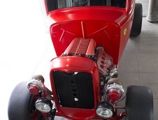 Ford din 1932 cu motor de Ferrari