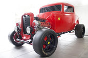 Ford din 1932 cu motor de Ferrari