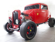 Ford din 1932 cu motor de Ferrari