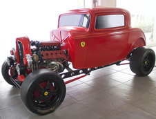 Ford din 1932 cu motor de Ferrari