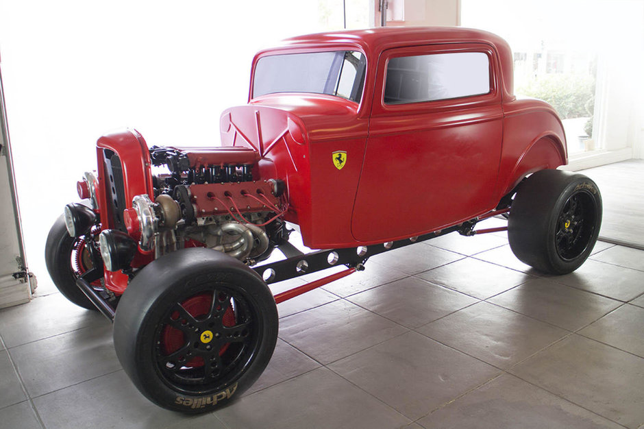 Ford din 1932 cu motor de Ferrari