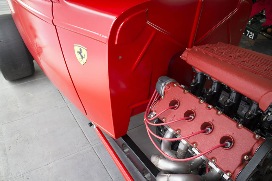 Ford din 1932 cu motor de Ferrari