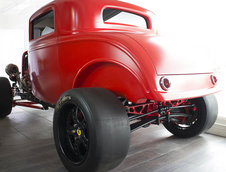 Ford din 1932 cu motor de Ferrari