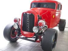 Ford din 1932 cu motor de Ferrari