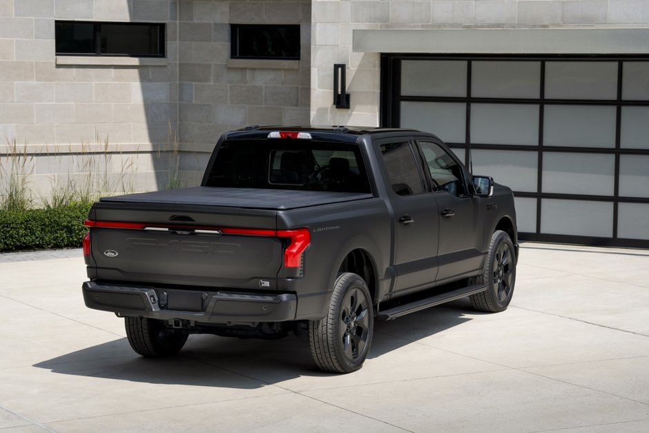 Ford F-150 Lightning Platinum Black